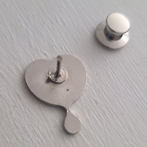 Blood Drive Three 3 Gallon Award Vintage Lapel Pin Tie Tack - Bleeding Heart Pin - Picture 4 of 4